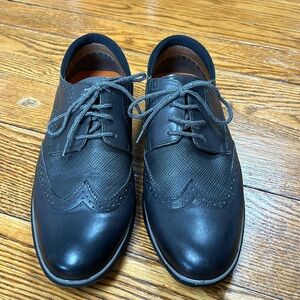 Thomas & Vine leather lace up wing tips. Men’s Size 11.5.  Great condition.